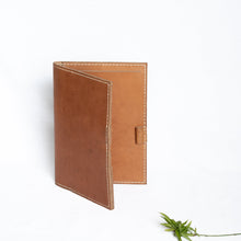 Load image into Gallery viewer, Full-grain Leather Small Portfolio.