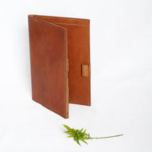 Load image into Gallery viewer, Full-grain Leather Small Portfolio.
